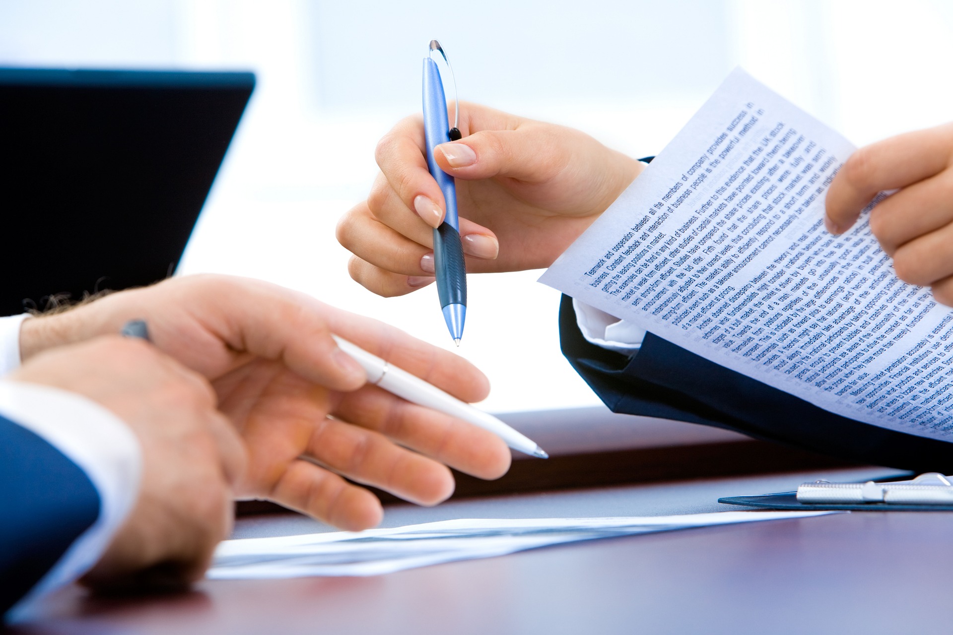 Employés en administration faisant carrière chez SDG Immobilier.